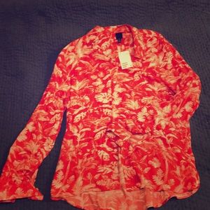 H&M Red patterned button up shirt